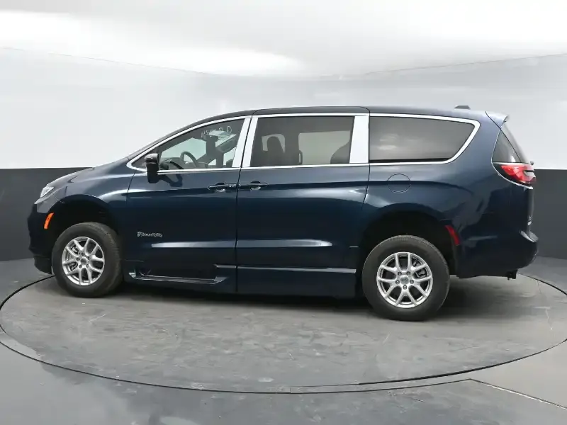 2025 Chrysler Pacifica Select photo 4