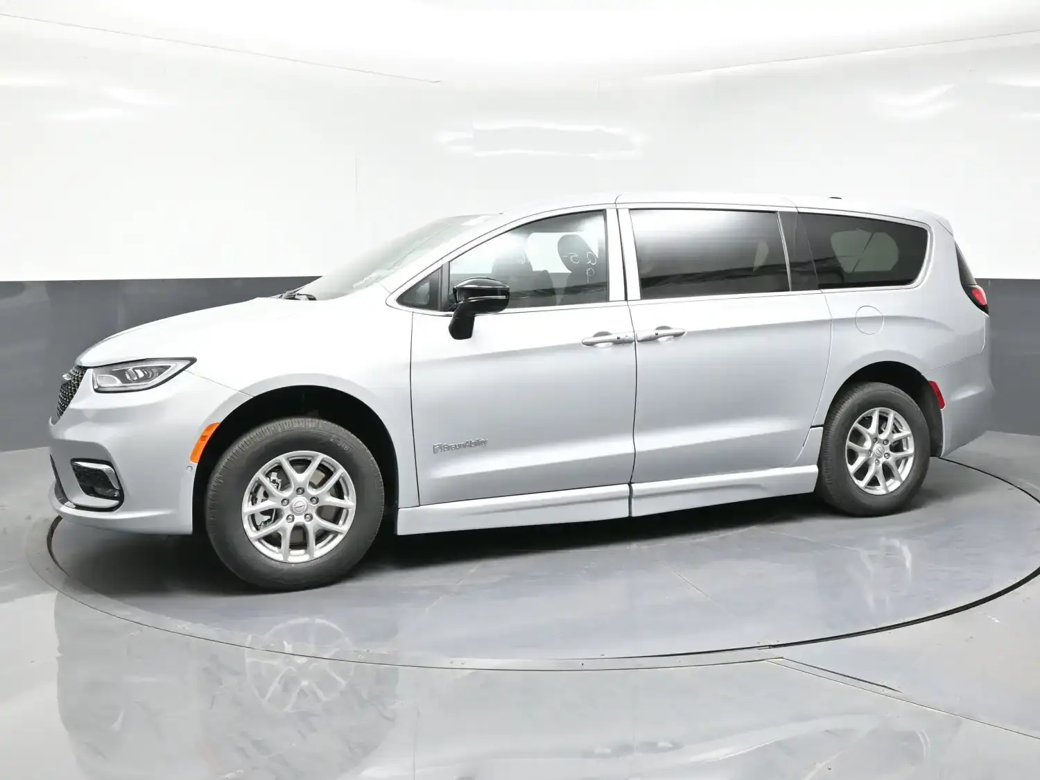 2026 Chrysler Pacifica Select photo 3
