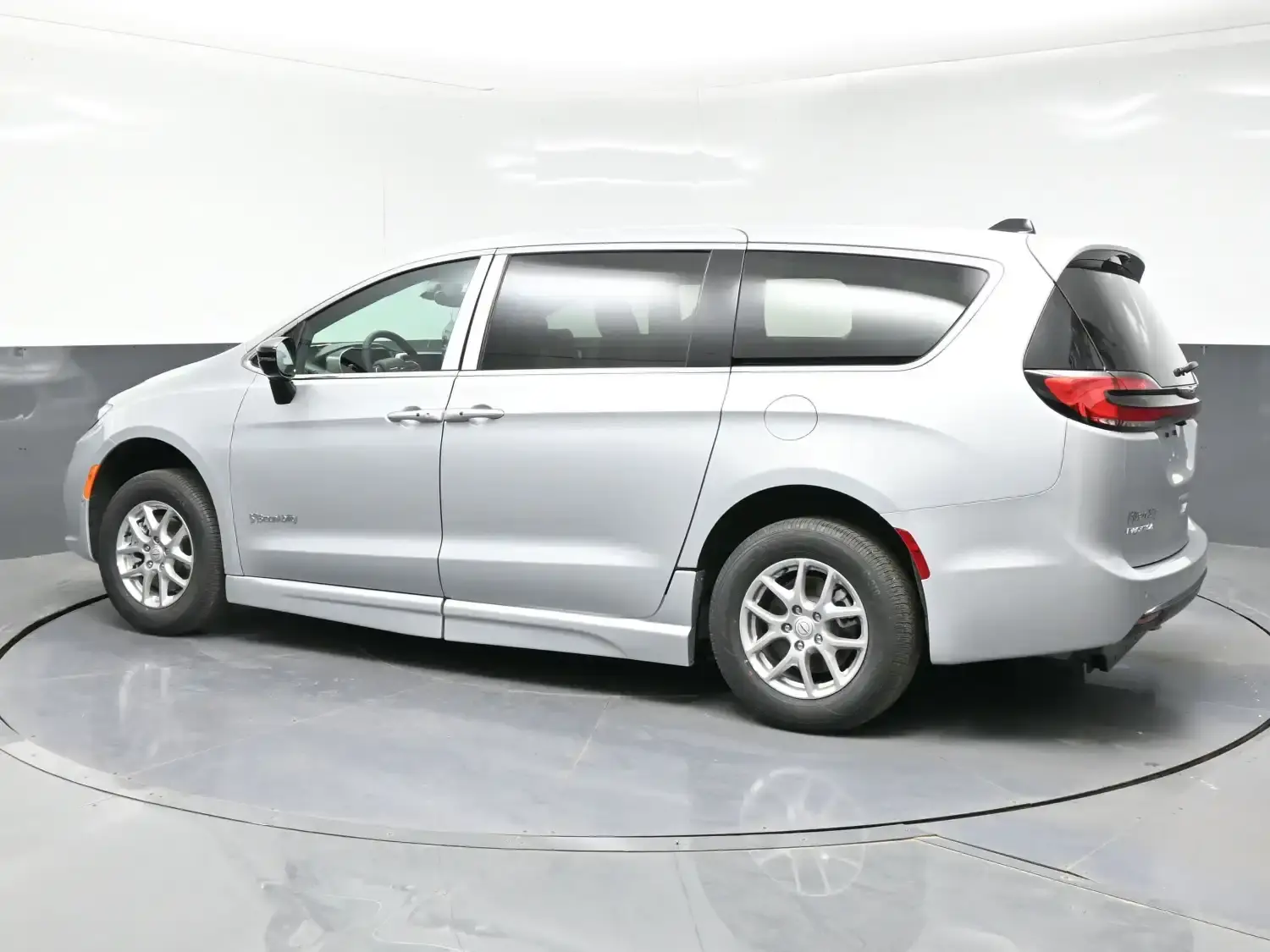 2026 Chrysler Pacifica Select photo 4