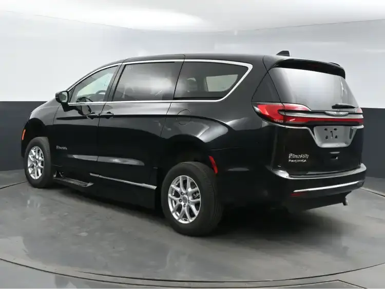 2026 Chrysler Pacifica Select photo 5