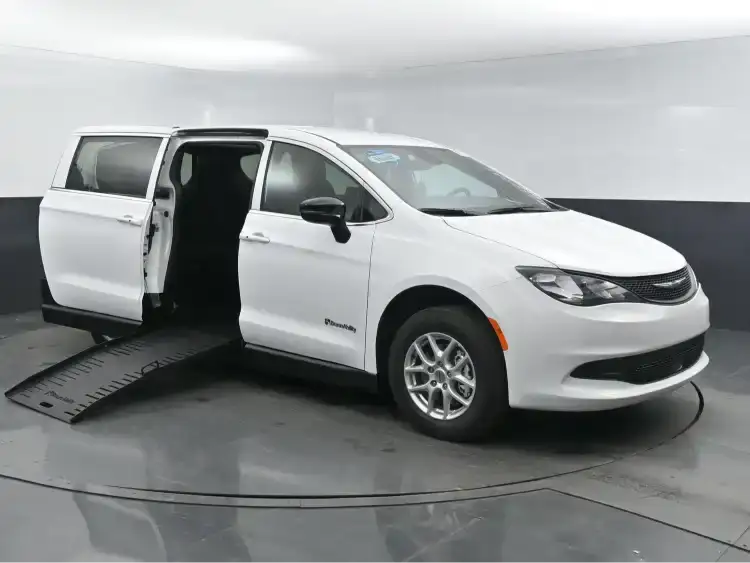 2026 Chrysler Voyager LX's photo