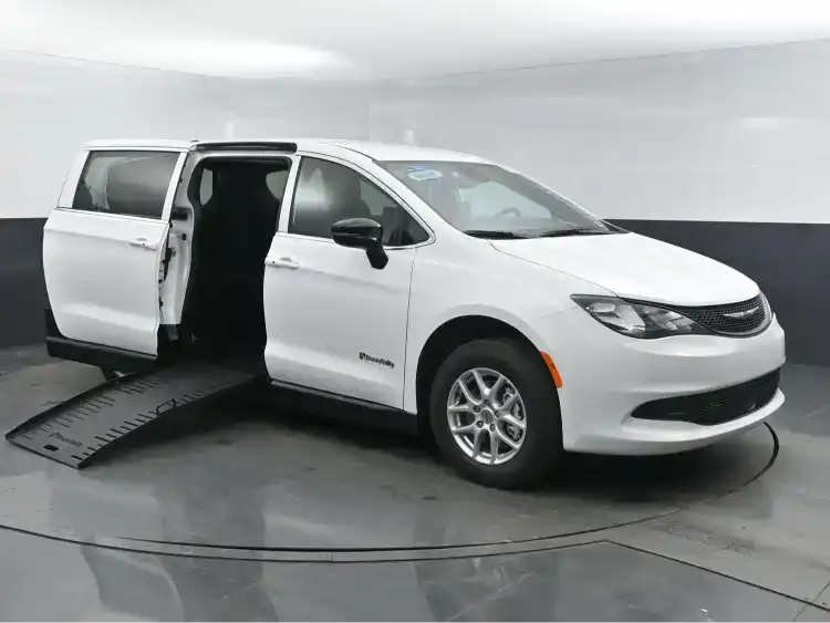 2026 Chrysler Voyager LX's photo