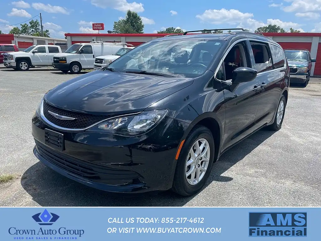 2020 Chrysler Voyager LXI's photo