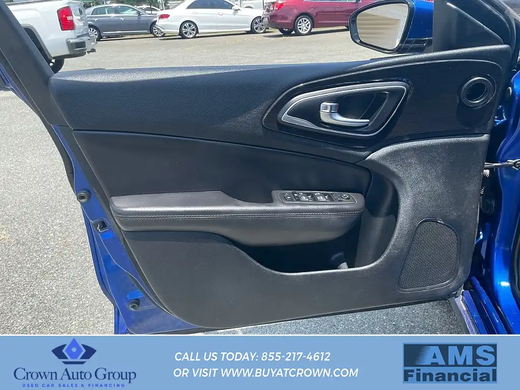 2015 Chrysler 200 C's photo