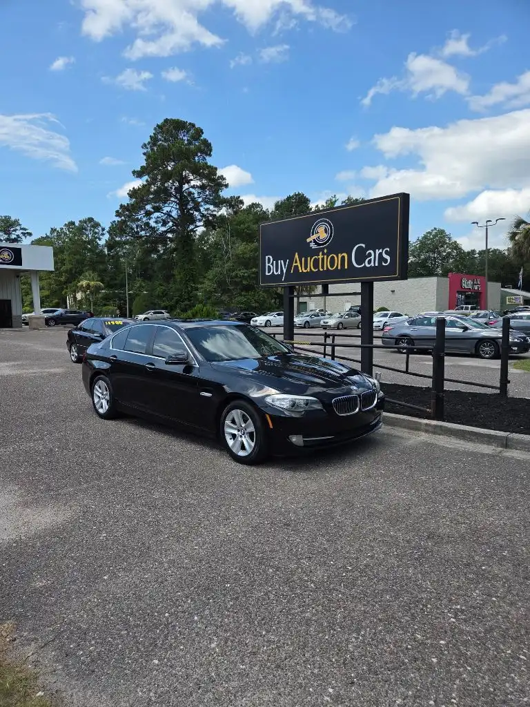 2011 BMW 5 Series 528i Sedan's photo