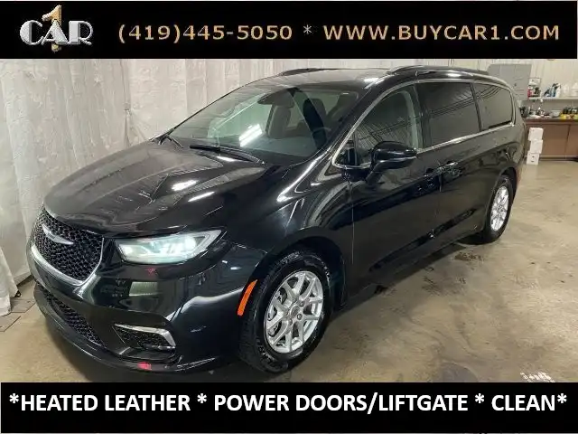 2022 Chrysler Pacifica Touring L's photo