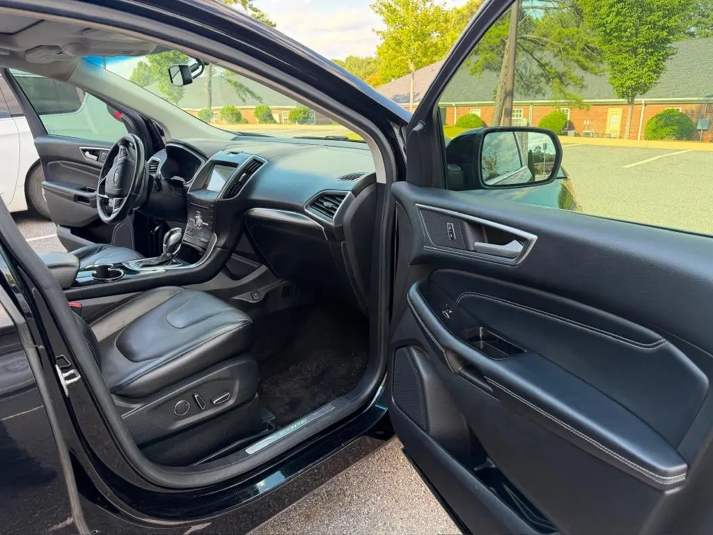 2017 Ford Edge Titanium photo 5
