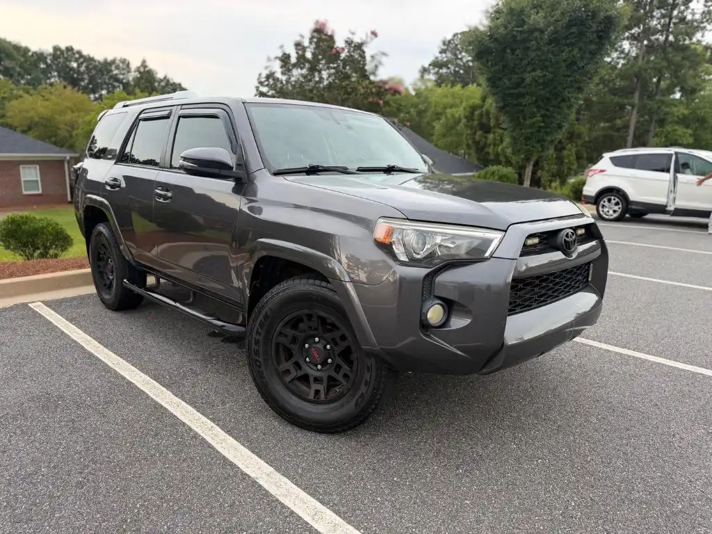 2015 Toyota 4Runner V6's photo