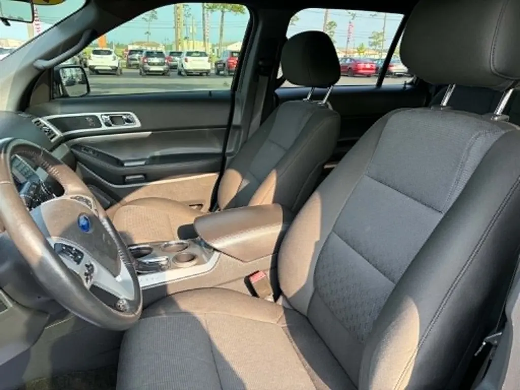 2013 Ford Explorer XLT photo 5
