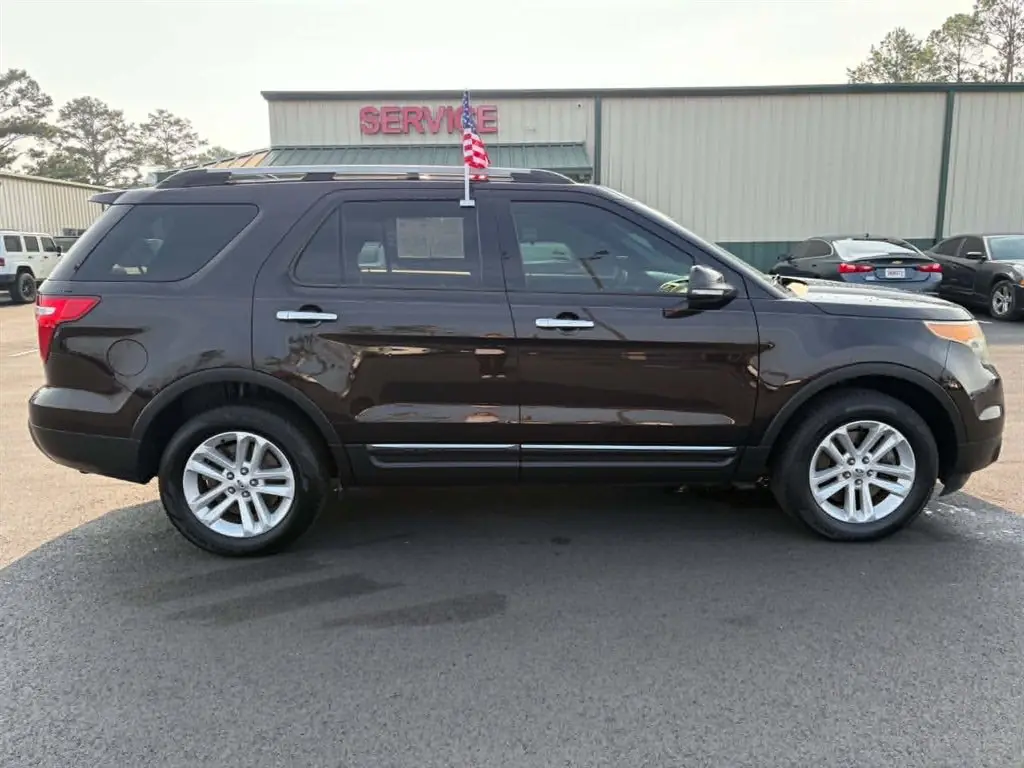 2013 Ford Explorer XLT photo 3