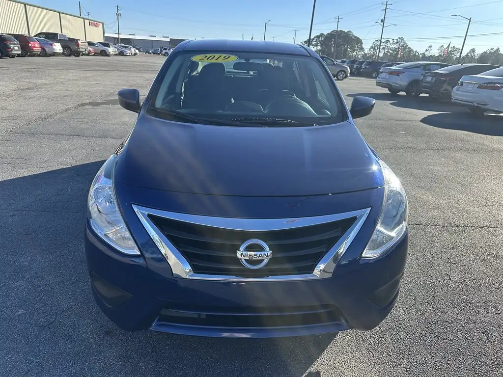2019 Nissan Versa 1.6 SV CVT's photo