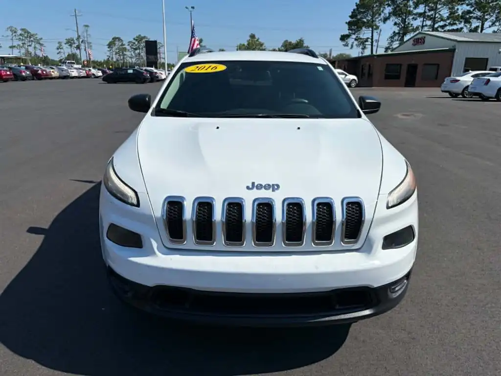 2016 Jeep Cherokee Sport's photo