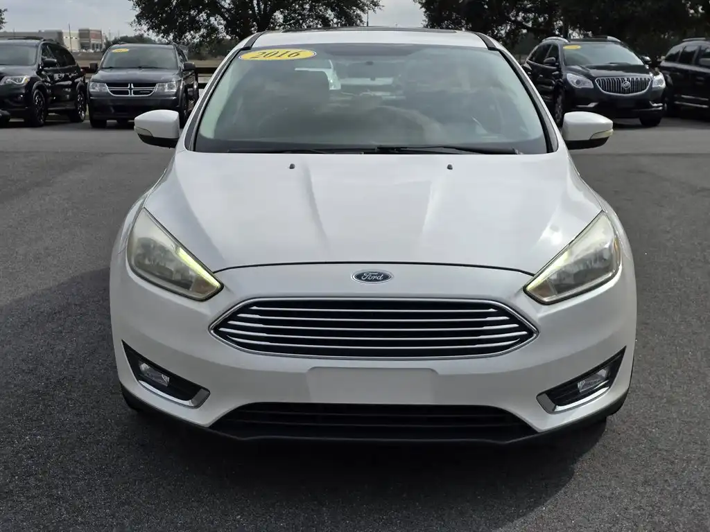 2016 Ford Focus 5 Door Hatch Titanium's photo