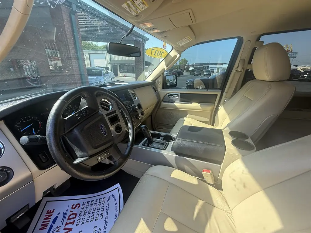 2017 Ford Expedition XLT EL photo 5