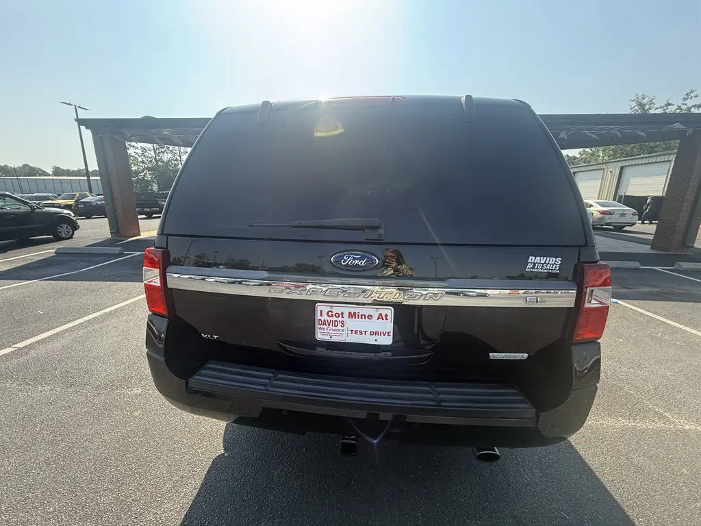 2017 Ford Expedition XLT EL photo 3