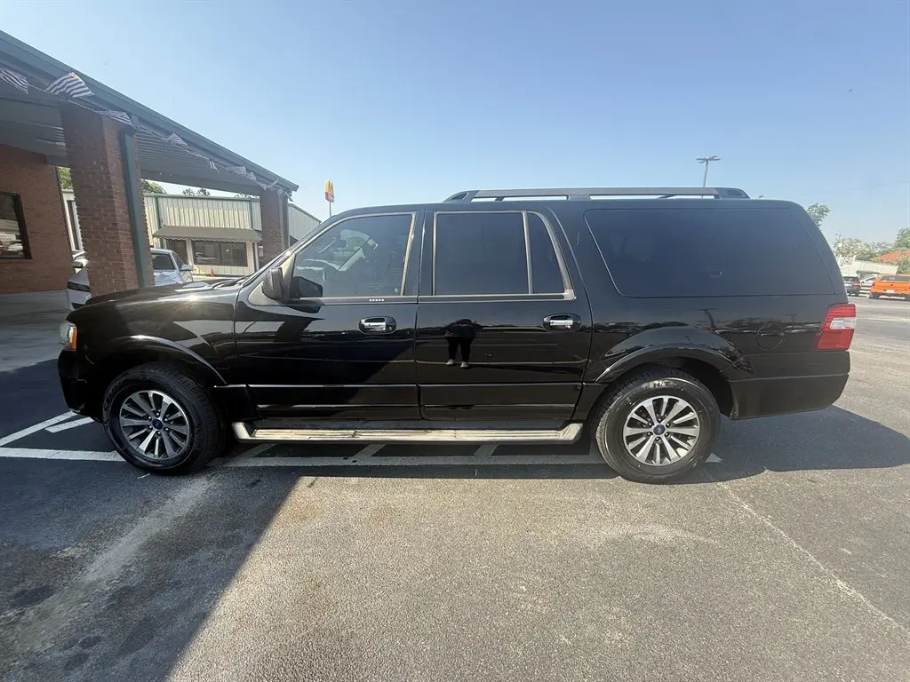 2017 Ford Expedition XLT EL photo 4