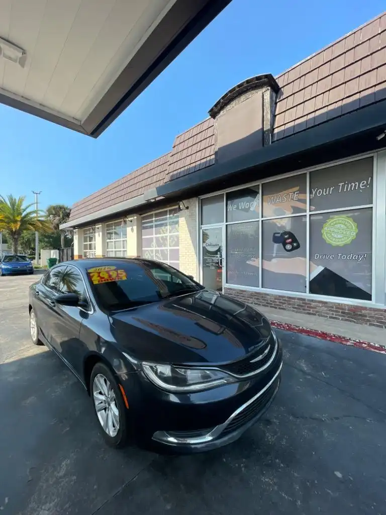 2016 Chrysler 200 Limited Platinum's photo