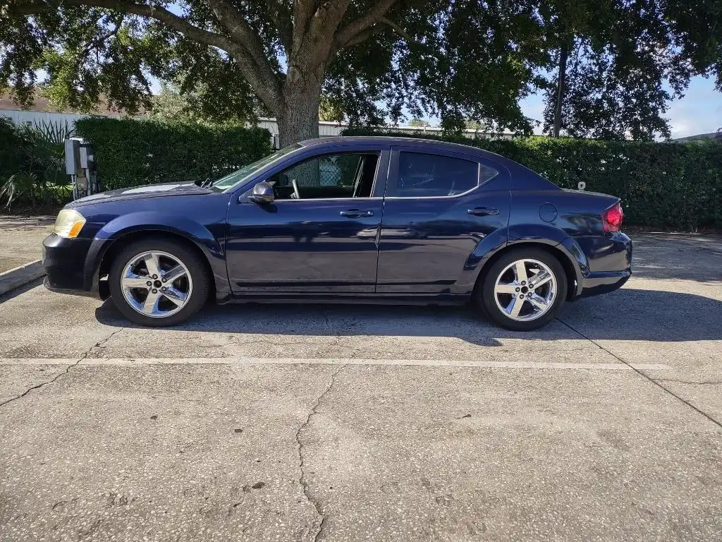 2013 Dodge Avenger SE's photo