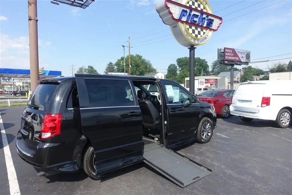 2017 Dodge Grand Caravan SXT's photo