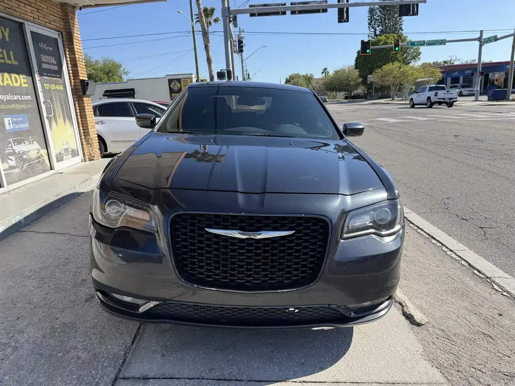 2019 Chrysler 300 S's photo