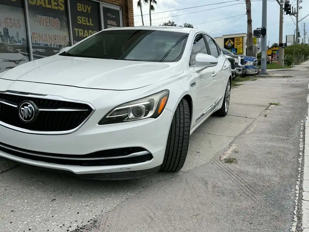 2017 Buick LaCrosse Essence's photo
