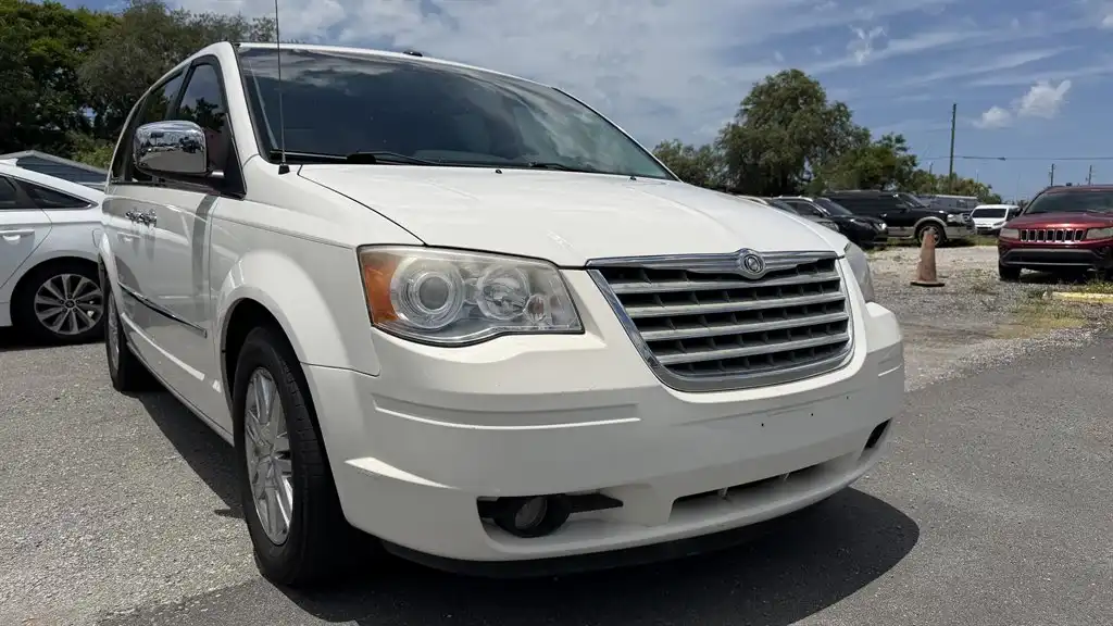 2010 Chrysler Town & Country Limited's photo