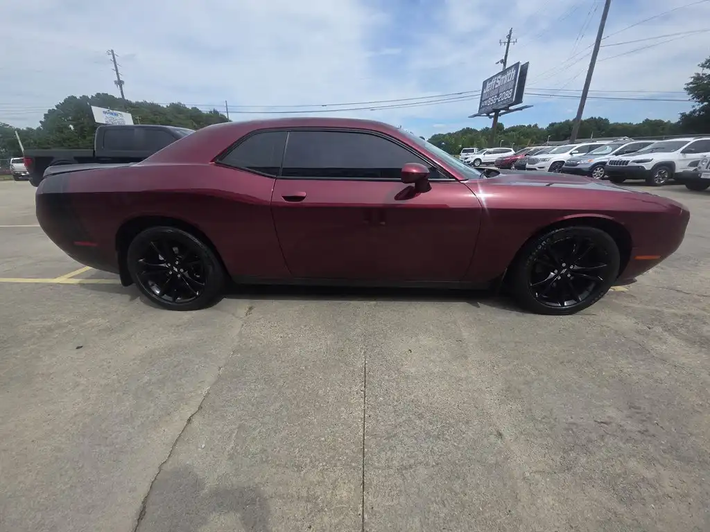 2018 Dodge Challenger SXT's photo