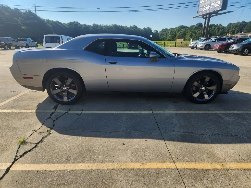 2013 Dodge Challenger SXT photo 1