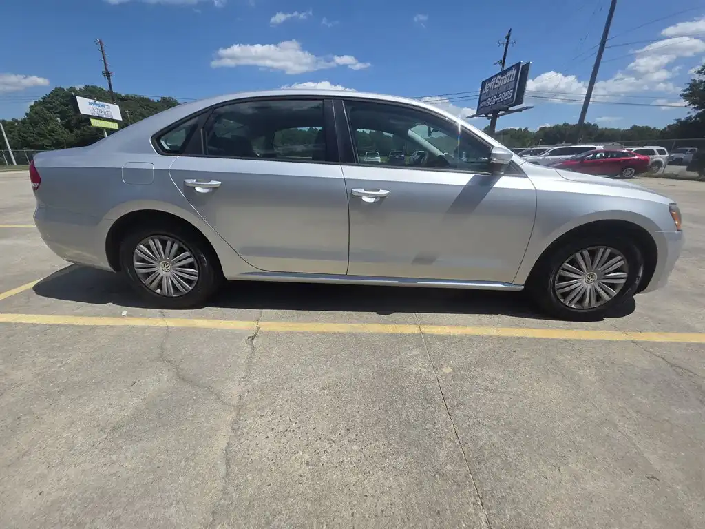 2015 Volkswagen Passat 1.8T S DSG's photo