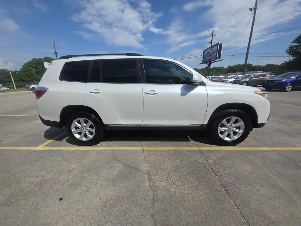 2012 Toyota Highlander Base 2WD L4's photo