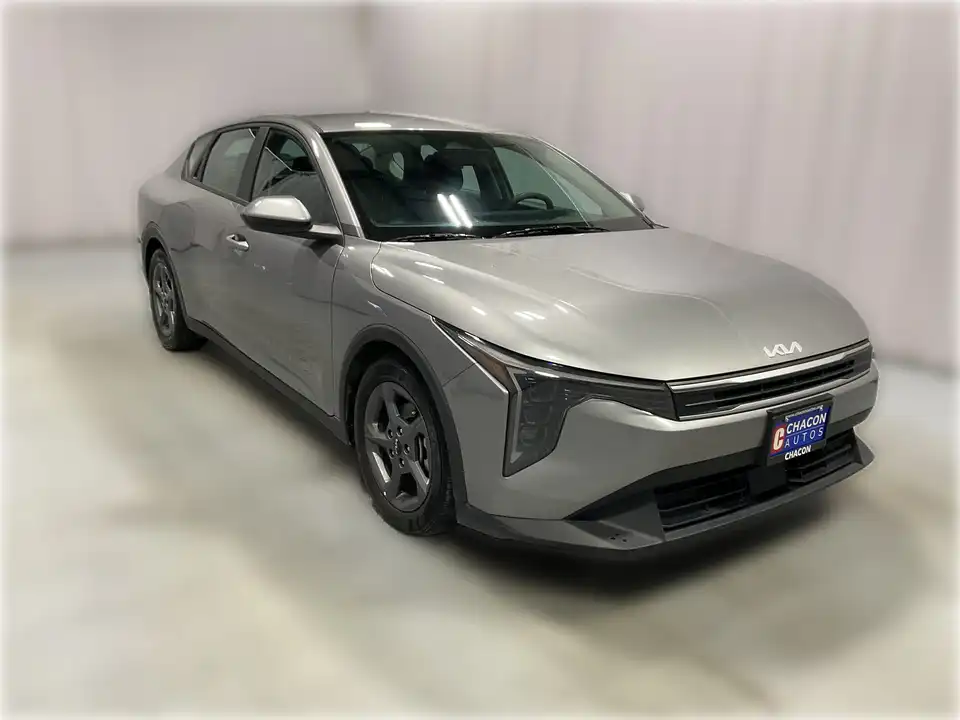 2025 Kia K4 LXS Auto's photo
