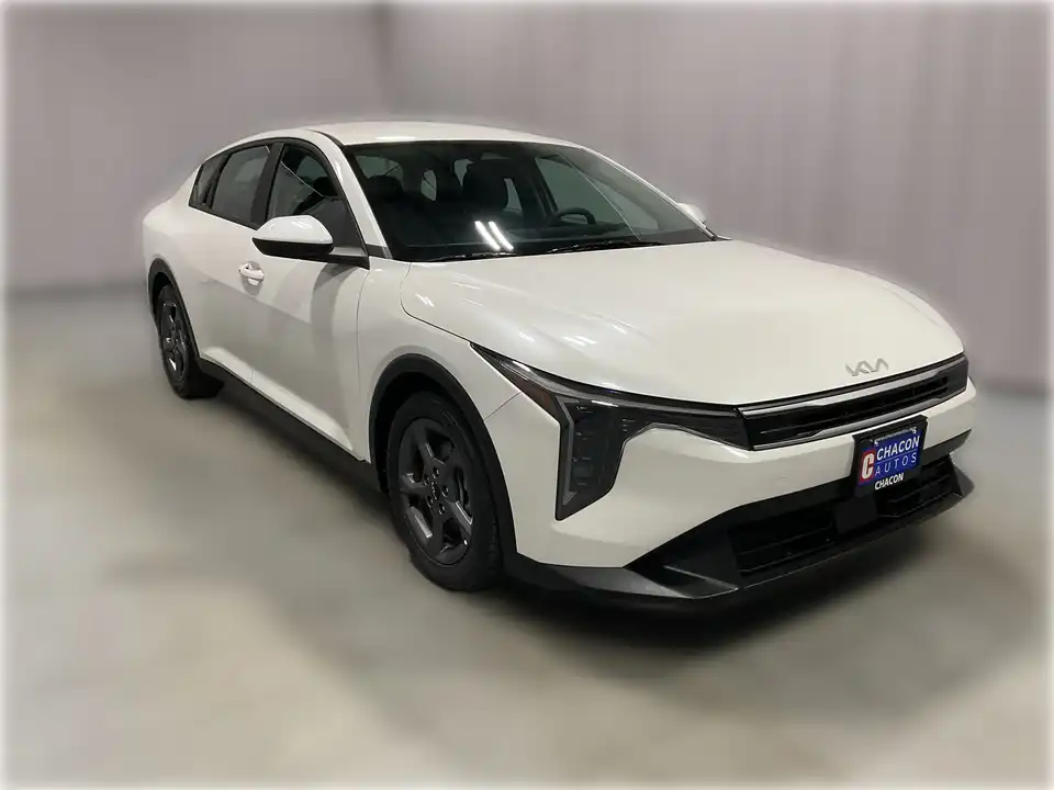 2025 Kia K4 LXS AT's photo