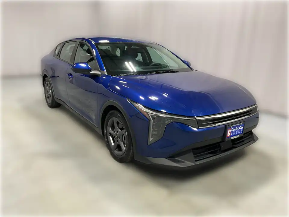 2025 Kia K4 LXS Auto's photo