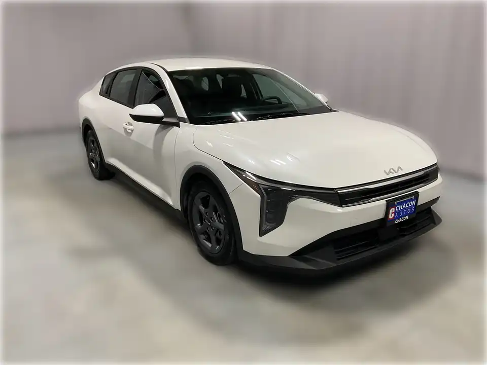 2025 Kia K4 LXS Auto's photo
