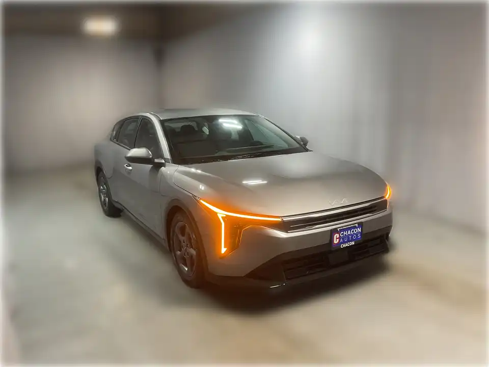 2025 Kia K4 LXS AT's photo
