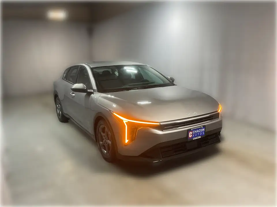 2025 Kia K4 LXS AT's photo