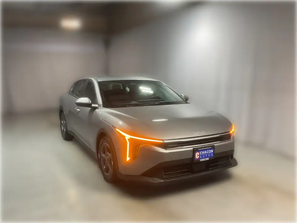 2025 Kia K4 LXS Auto's photo