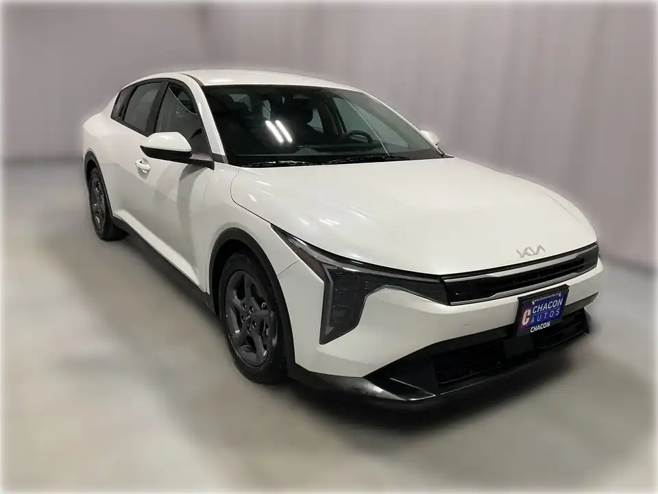 2025 Kia K4 LXS Auto's photo