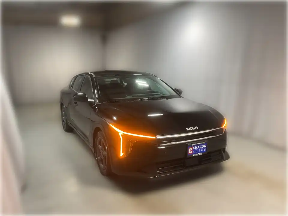 2025 Kia K4 LXS AT's photo