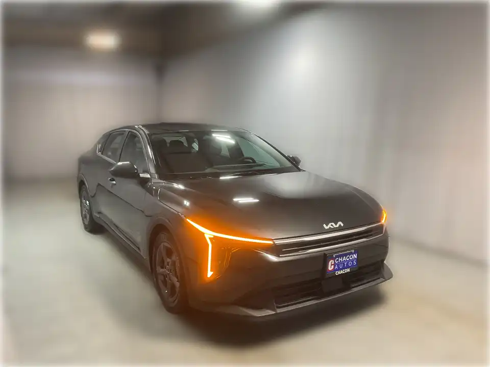 2025 Kia K4 LXS Auto's photo