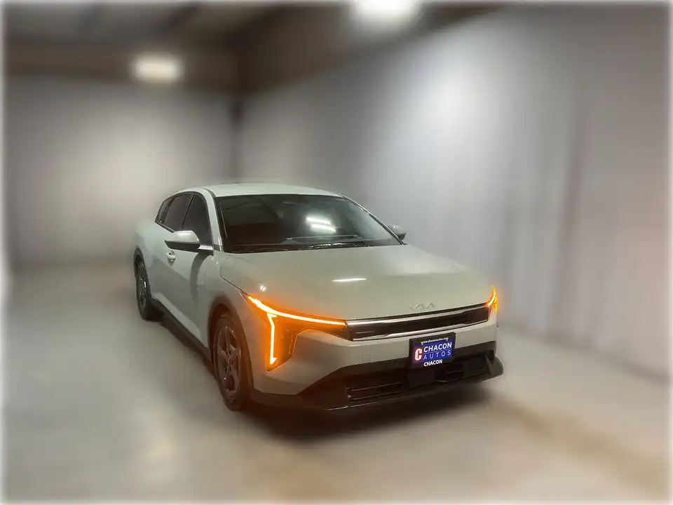 2025 Kia K4 LXS AT's photo