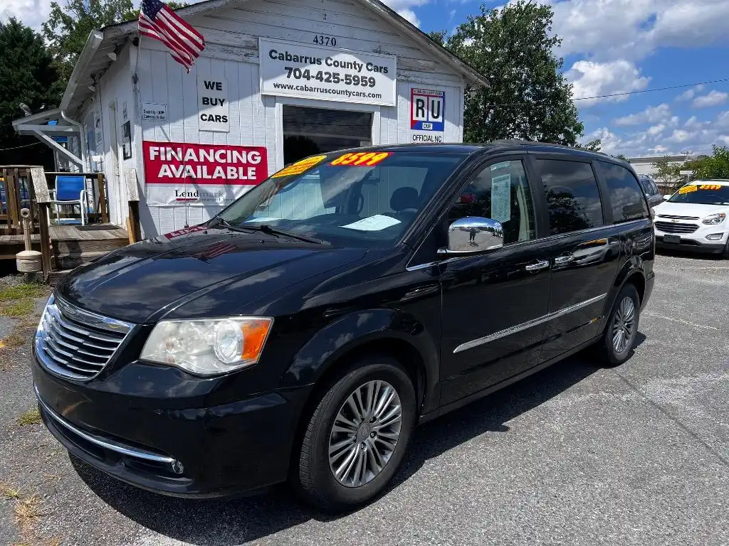 2015 Chrysler Town & Country Touring L's photo