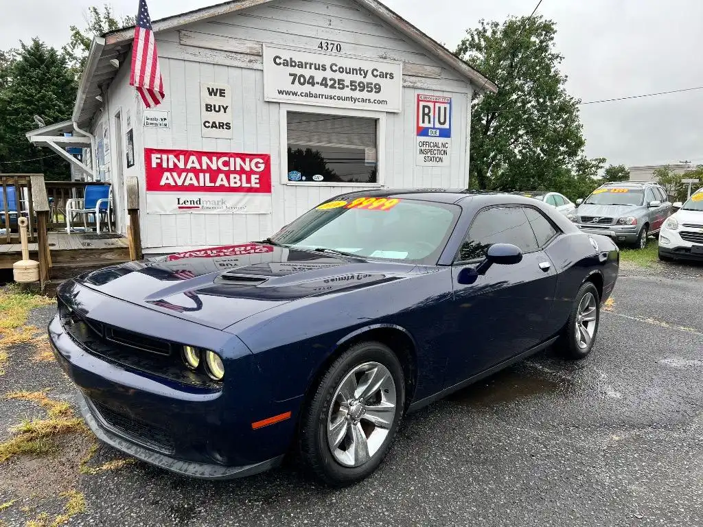 2016 Dodge Challenger SXT's photo