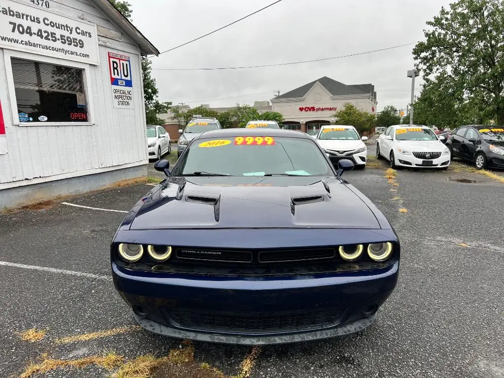 2016 Dodge Challenger SXT photo 4