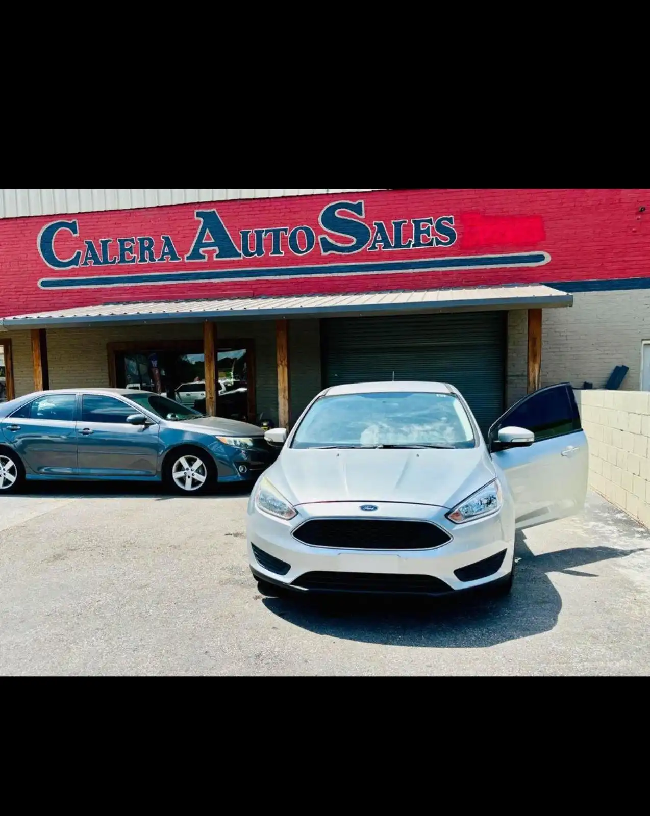 2017 Ford Focus Sedan SE's photo