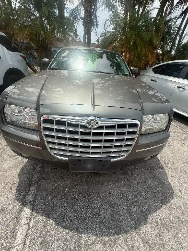 2009 Chrysler 300 Executive Series LWB's photo
