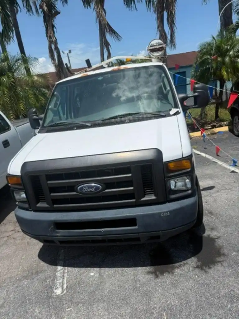 2008 Ford E-Series E-350 Super Duty's photo