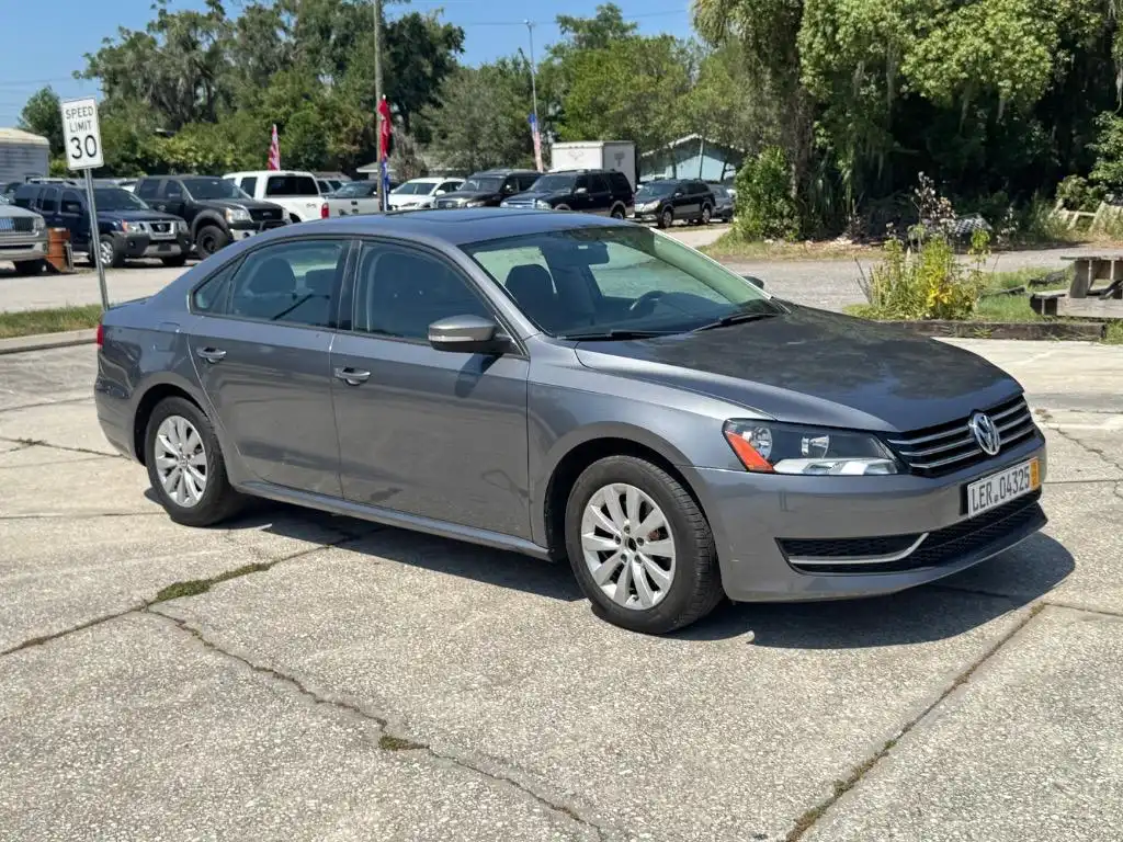 2015 Volkswagen Passat 1.8T S DSG PZEV's photo