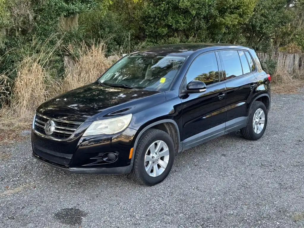 2010 Volkswagen Tiguan S auto's photo