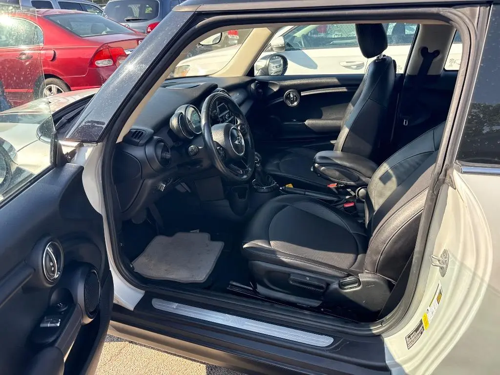 2016 MINI Cooper Base photo 5
